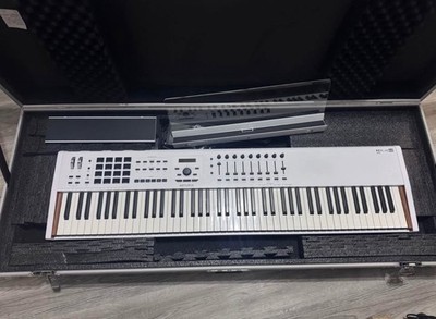 Arturia KeyLab 88 mkii 88-key Keyboard Controller With RoadRunner Flight Case