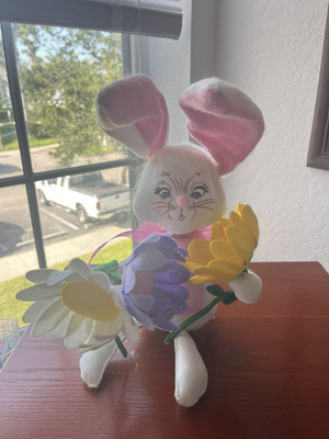 Annalee 2016 12'' Bloomin Bunny Holding Flowers Mint