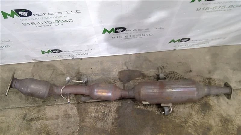 Toyota Corolla 2019-2020 convertidor catalítico OEM 17410-24230 Foto 2 de 4