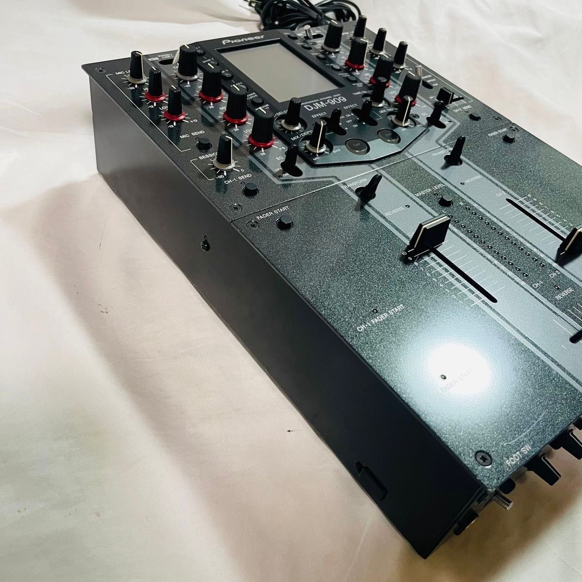 Pioneer DJ DJM-909 Professional 2-Channel DJ Mixer Touchscreen