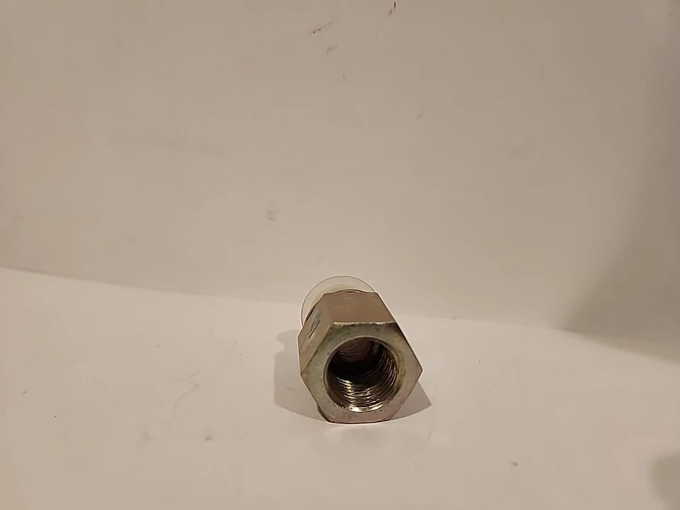 Eaton Hose Fitting S1018 M18 - Image 2 of 4