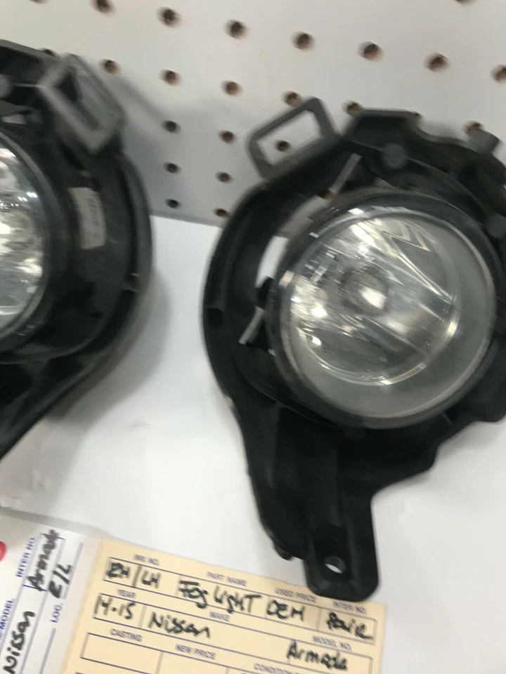 Juego de luces antiniebla Nissan Armada 2014 2015 con soporte OEM usadas Foto 4 de 4