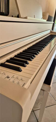 Yamaha CLP-635 WH - TOP-Zustand! Digital Piano Clavinova mit Klavierbank - Bild 4 von 7