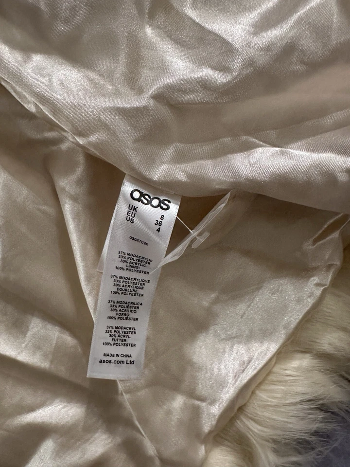 Abrigo de piel beige diseño ASOS Foto 3 de 4