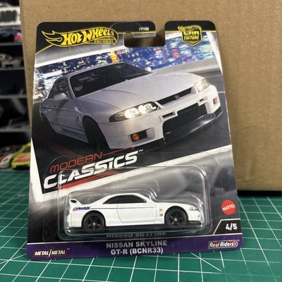Hot Wheels Premium - 2024 Modern Classics 4/5 Nissan Skyline GT-R (BBHRV99)