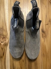 Blundstone Summer Boots Active Series 8.5 UK Mens 9.5 USA. Olive Suede leather