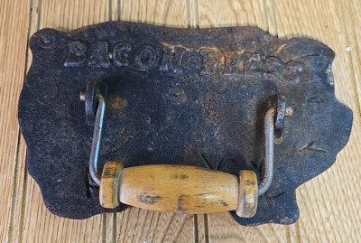 Vintage Cast Iron W/ Wood Handle Bacon Press Pig Design 6 3/4  x 3 1/2 