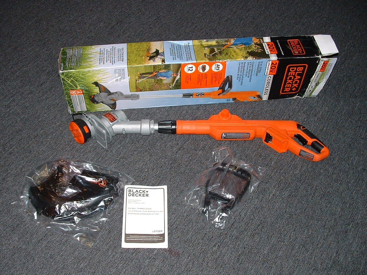 BLACK & DECKER LST300 20v Cordless String Trimmer Edger 12" weedeater, TOOL ONLY