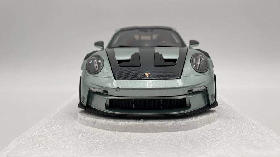  MIN110062044 Minichamps Porsche 911 (992) GT3RS 2023 1/18 - Immagine 2 di 4