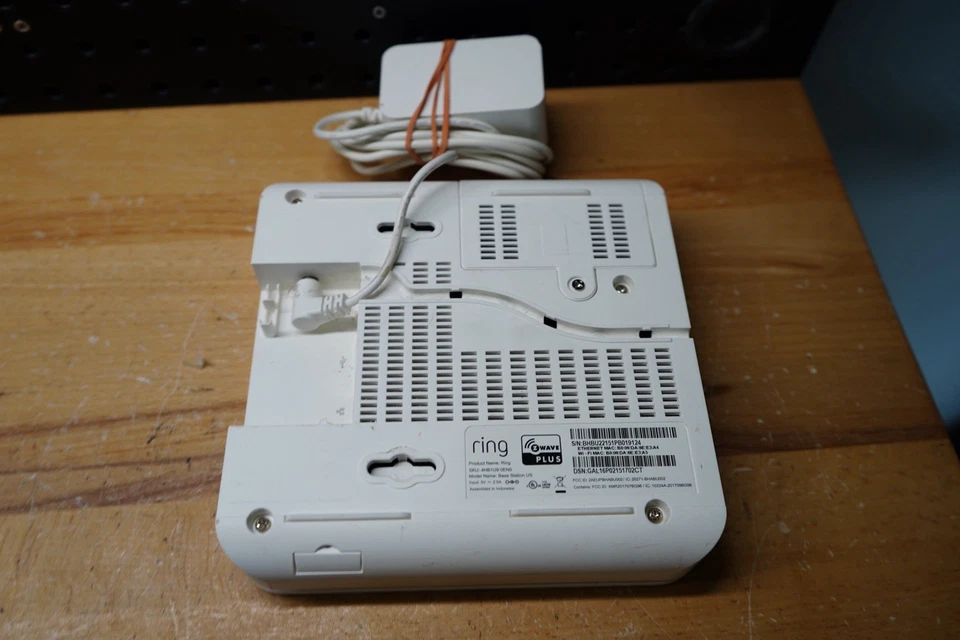 (i) Ring Alarm Base Station US White 4HB1U9-0EN0 - Locked/Registered - Powers On - Image 3 of 4
