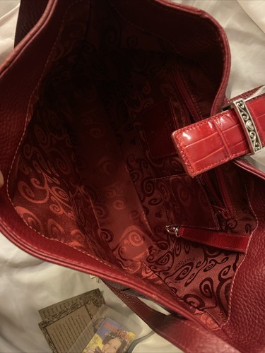 Nuevo con etiquetas Bolso bandolera de hombro Brighton $359 rojo cuero guijarros A423702 HERMOSO - Imagen 10 de 12