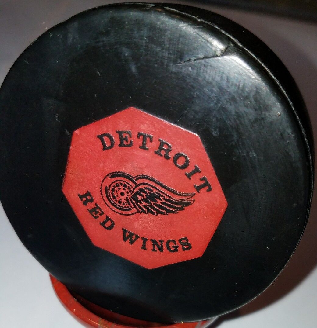 1969-71 DETROIT RED WINGS VINTAGE NHL CONVERSE OFFICIAL GAME PUCK ART ROSS USA