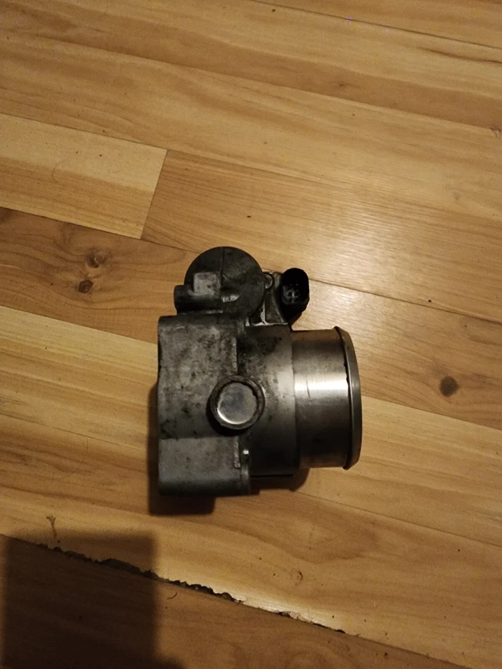 Carrocería del acelerador Audi A4 VW Passat 1.8L 2000 2001 2002 2003 2004 2005 06B133062M Foto 2 de 4