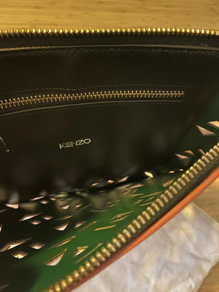 NUEVO CON ETIQUETAS KENZO Metálico RARO Bolso de Mano Verde Oscuro Interior con Chaqueta Antipolvo - 12x9 Foto 4 de 4