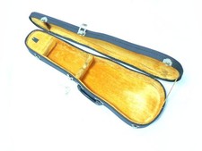 1/2 violin case, key included, immediate purchase 