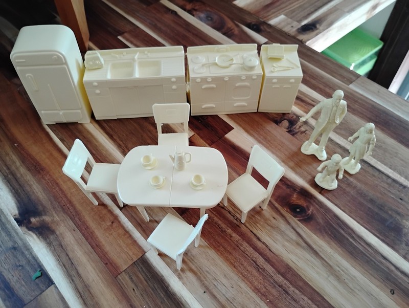 Vintage Lot Marx Doll House Plastic Kitchen Figures Appliances Table Accessories