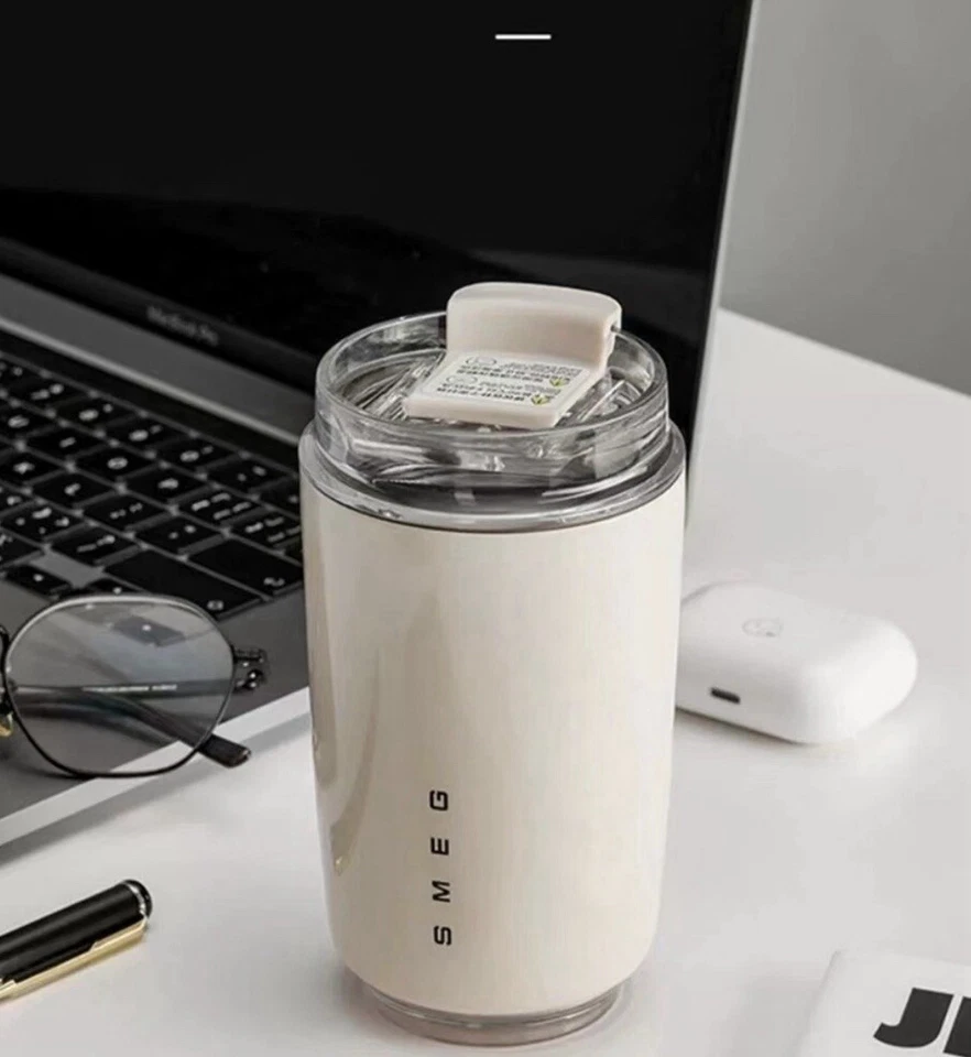 Taza de viaje de pared de café al vacío aislada de acero inoxidable Smeg Foto 2 de 2
