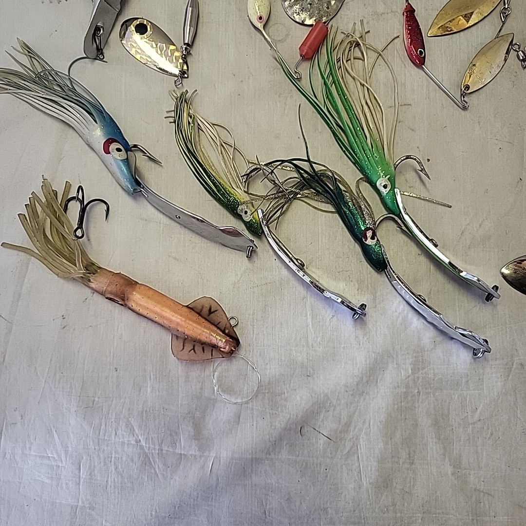 Fenwick Woodstream 20 Tackle Box With 22 Lures Spoons Spinners Saltwater  - Image 11