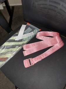 Off-White Pink and Black Leather Logo Belt OFF-WHITE Arrow Buckle Reversible Leather Belt Black/Fuschia  main image 2