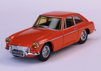 c6D333 Matchbox Dinky DY-3 1965  M.G.B. GT