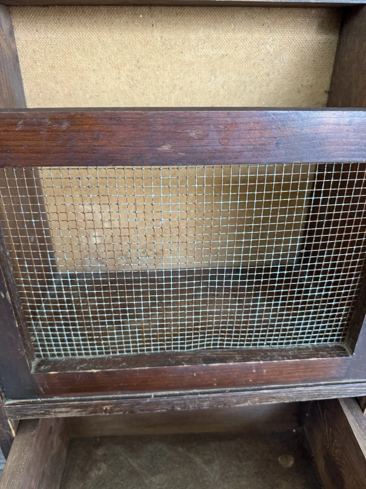 Gabinete de almacenamiento vintage de patatas cebollas cubo granja campo madera primitiva Foto 4 de 4