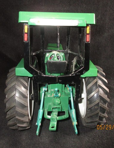 White American 80 Tractor Oliver Green 1/16 scale Toy SpecCast numbered 0616 - Picture 4 of 7