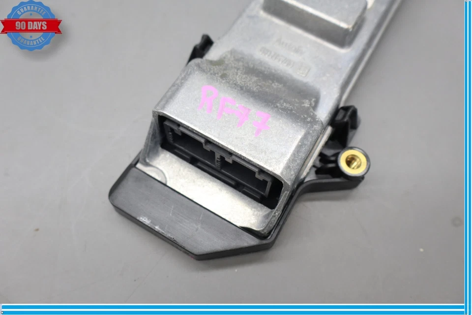 Оригинальный модуль управления натяжителем правостороннего ремня безопасности 09–15 BMW 750Li 750Li xDrive - Изображение 4 из 4