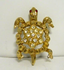 Vintage 1950s Gold Tone Turtle Red Eyes Rhinestone Shell Brooch Pin #1160