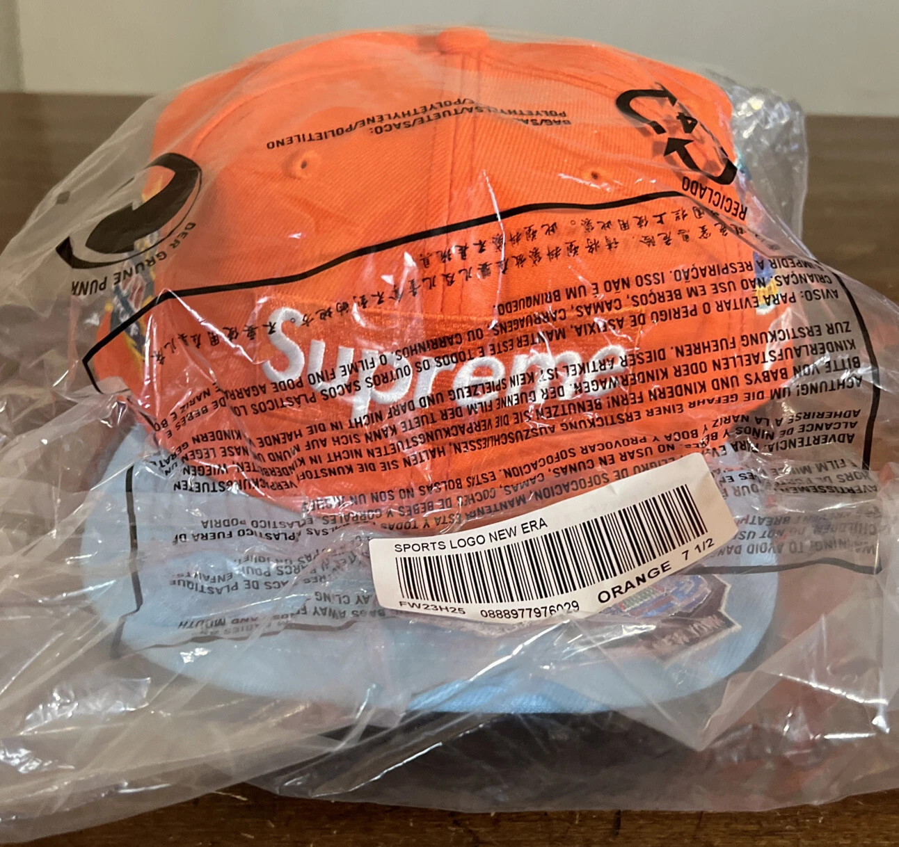 BOITE CHAMPIONNATS SUPRÊMES LOGO NOUVELLE ÉPOQUE CHAPEAU ORANGE TAILLE 7 1/2 FW23 NEUF/AUTHENTIQUE