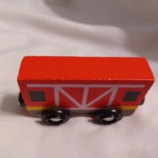 = MELISSA & DOUG #5186 GH21205 TRAIN LIVESTOCK CAR 4'' MAGNET WOOD WOODEN #X2