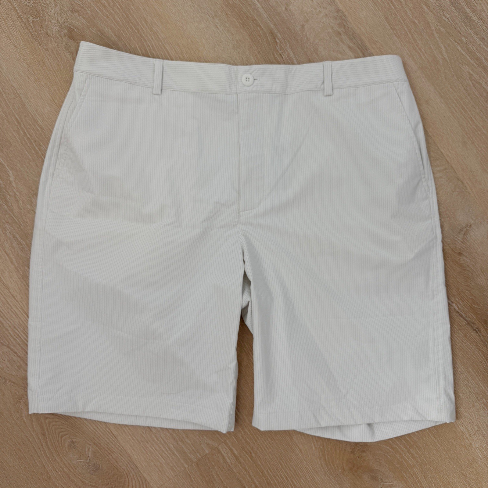 NWT! Men’s Under Armour Striped Shorts Loose Fit Size 38