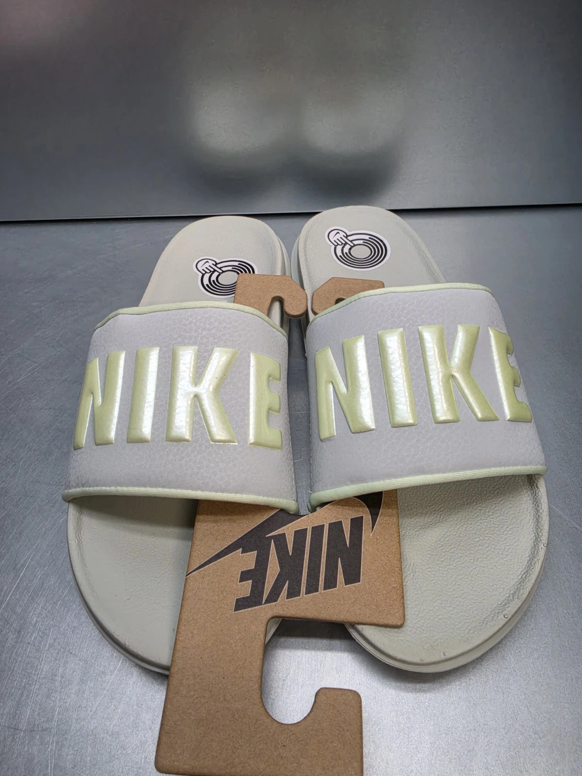 Nike Offcourt Slide Sandals Womens Size 7 Foam Cushioned Pale Green Slip On New