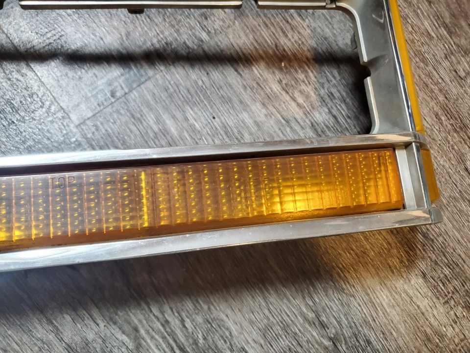 1980-1987 Ford Crown Victoria Driver Left Headlight Bezel Trim Frame LH Turn Foto 4 de 4