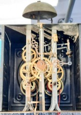 Comtoise superbe  mécanisme sans façade avec ses aiguilles .