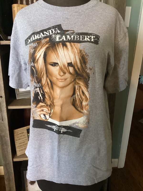 Miranda Lambert "The Revolution Starts Now" cncert T ladies M