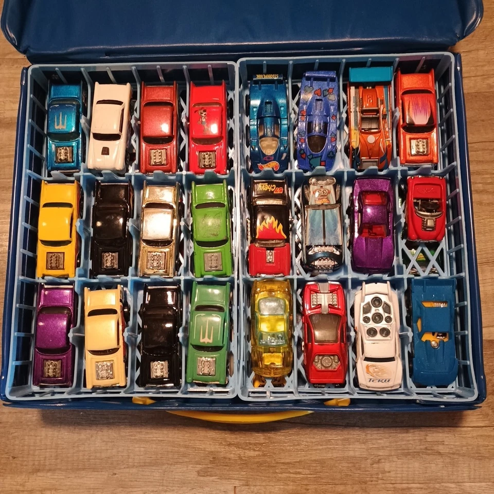 Hot wheels Storage Case with 48 hot wheels - Image 2 of 3