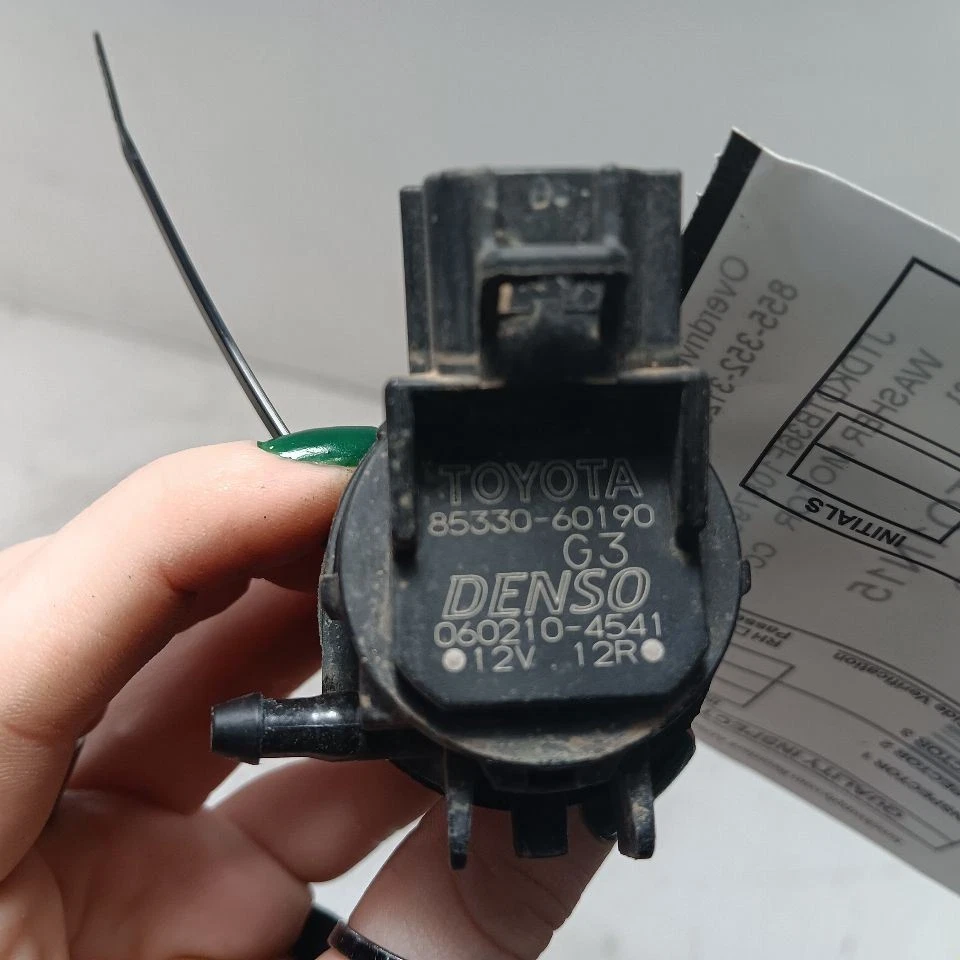 Toyota Prius C Lavadora Parabrisas Líquido Depósito Motor Bomba Eléctrica 2017  Foto 4 de 4