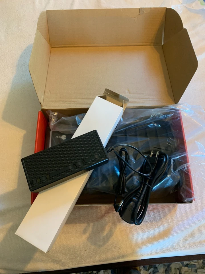 SIIG 10 puertos USB-A/C y estación de carga inalámbrica - 150W envío gratuito Foto 4 de 4