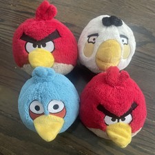 Angry Birds Commonwealth Plush Bundle Hal Pig Blackbird Green Pig Lot of 4 2010