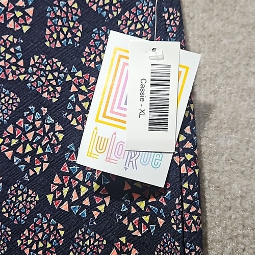 Falda Lularoe Cassie XL azul fondo y triángulos multicolores - Imagen 2 de 5