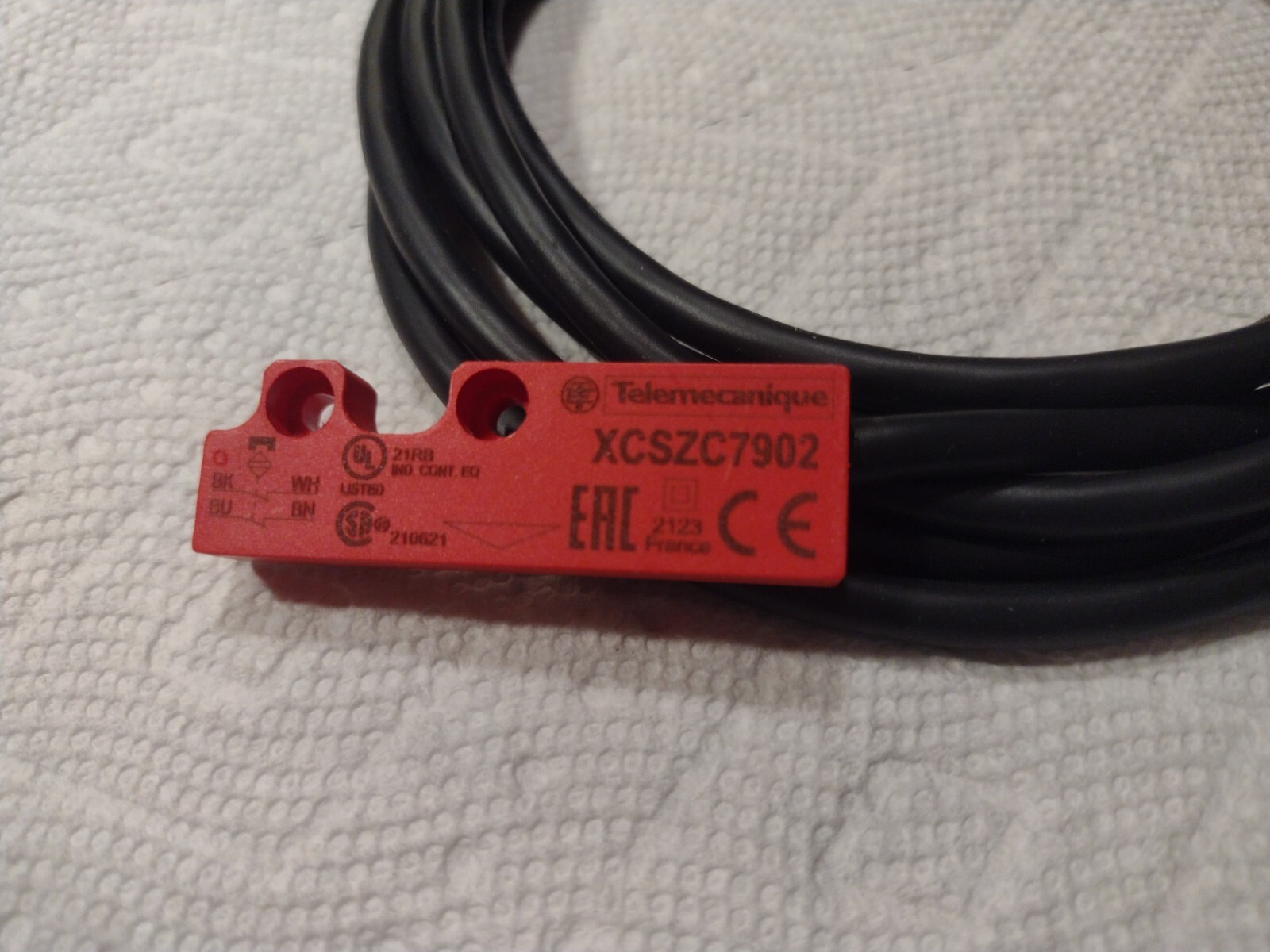 New Telemecanique Safety Door Proximity Switch XCSZC7902 eBay
