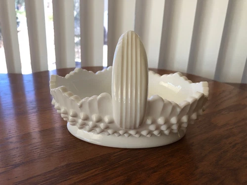 VINTAGE FENTON MILK GLASS HOBNAIL SQUAT SPLIT HANDLE BASKET