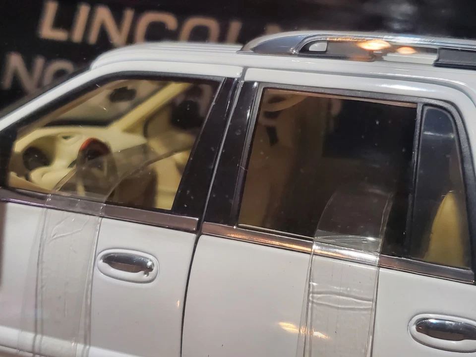 AutoArt 1999 2000 2001 Lincoln Navigator 1:18 Diecast Modelo SUV Todoterreno 72761 Foto 4 de 4