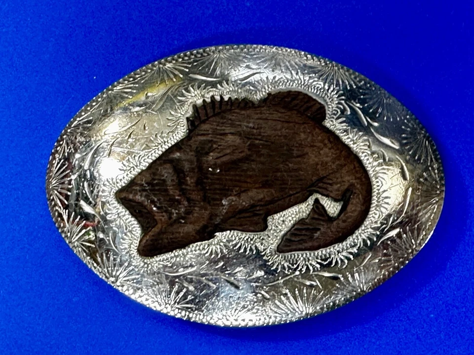 Bajo boca grande con incrustaciones de madera indio nativo americano Ga sello? Hebilla de cinturón  Foto 2 de 4