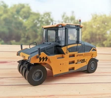 1/25 Scale XCMG XP305S Tire Road Roller Diecast Model Toy Collection Rare Gift