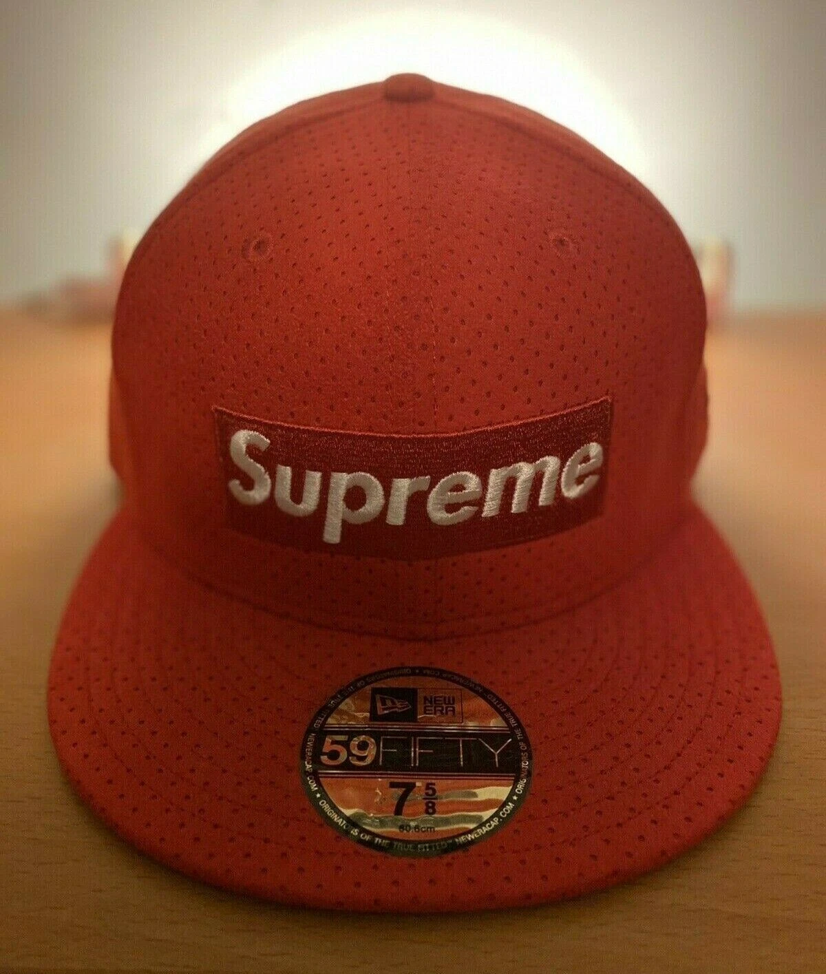 Casquette ajustée Supreme 2007 logo boîte rouge ultra daim nouvelle époque taille 7 5/8