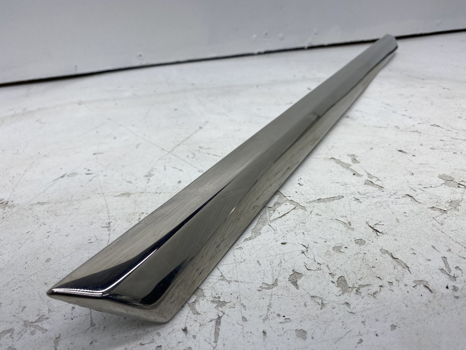 2010-2020 BENTLEY MULSANNE OEM REAR RIGHT PASSENGER LOWER DOOR MOLDING CHROME