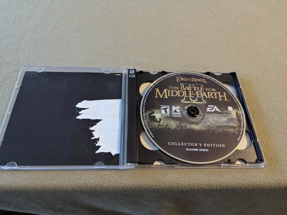 Lord of the Rings Battle for Middle Earth II 2 Collector's Edition PC Game CD - Image 3 of 4