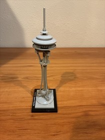 LEGO ARCHITECTURE: Seattle Space Needle (21003) Fully Complete No Box No Manual