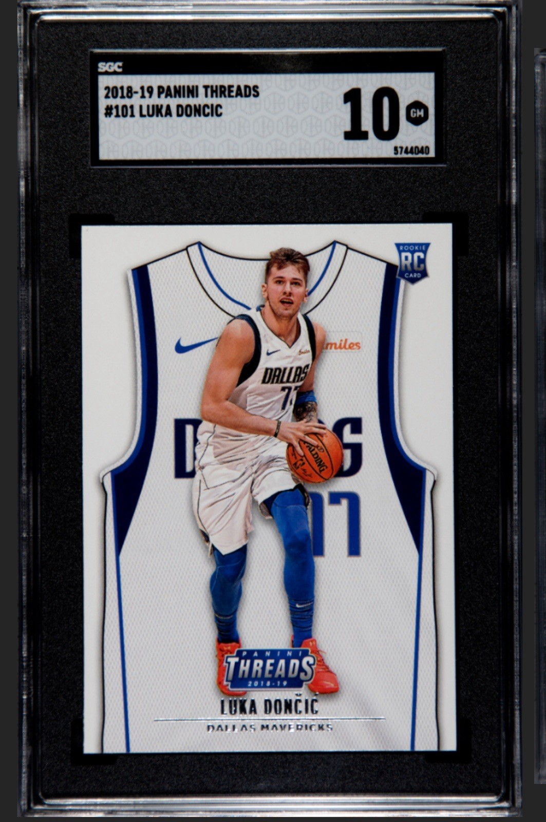 2018-19 Panini Threads Rookies #101 Luka Doncic SGC 10 Dallas Mavericks Lakers